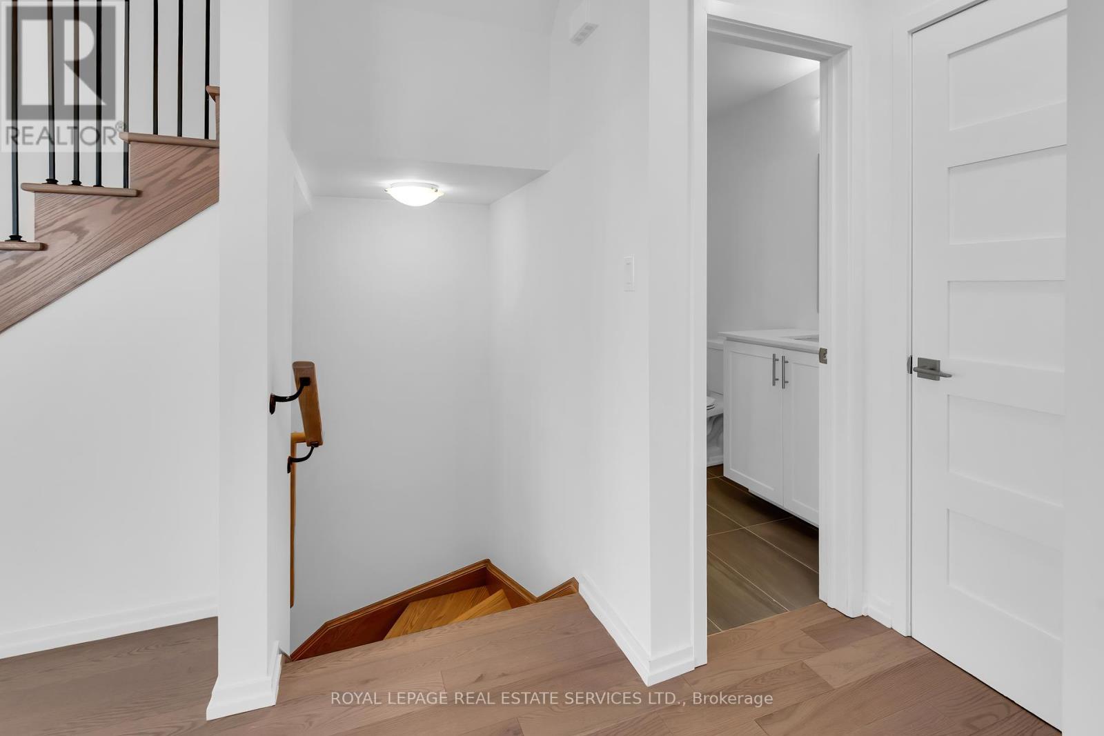 












3 - 18 LYTHAM GREEN CIRCLE

,
Newmarket,




Ontario
L3Y0H4

