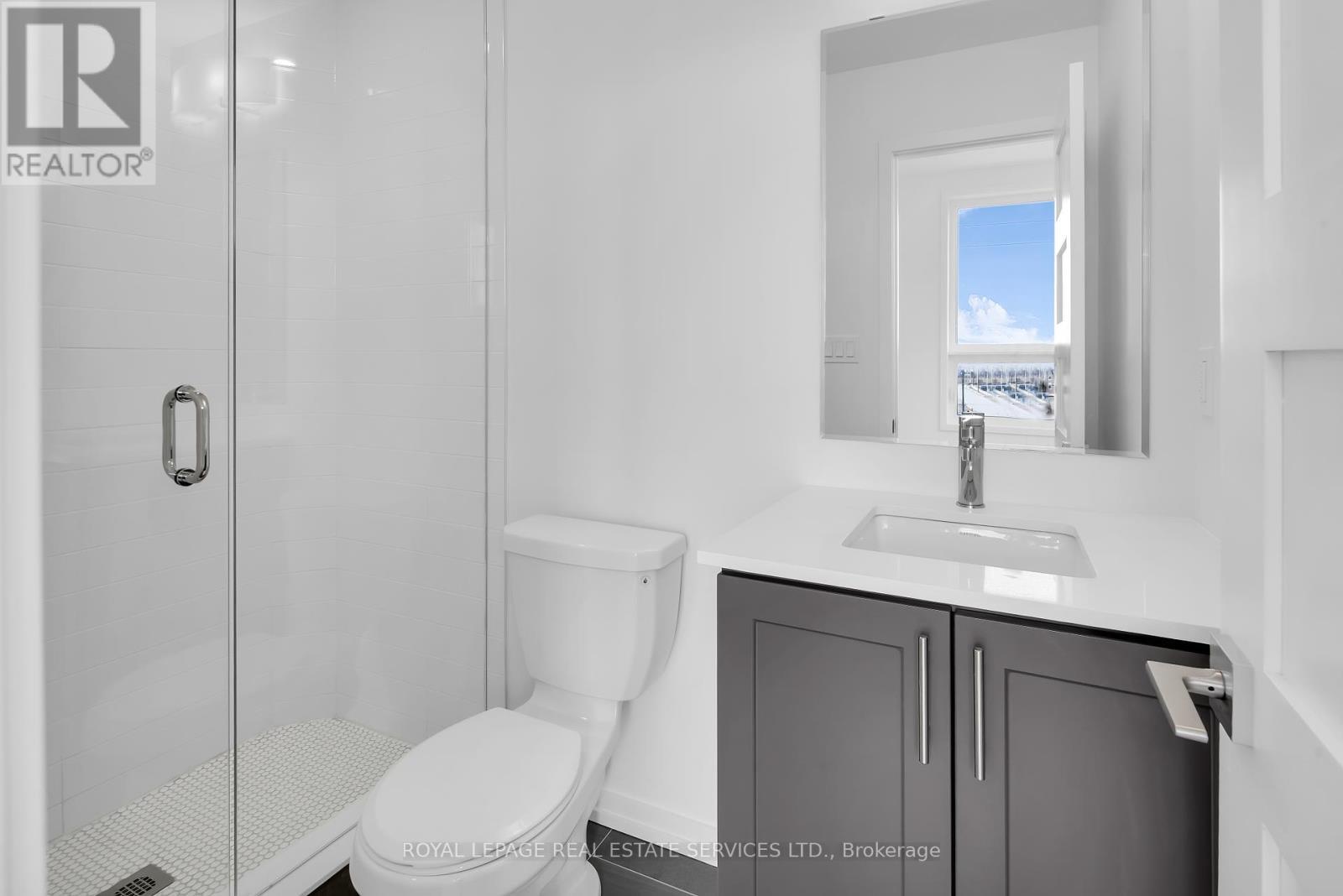 












3 - 18 LYTHAM GREEN CIRCLE

,
Newmarket,




Ontario
L3Y0H4


