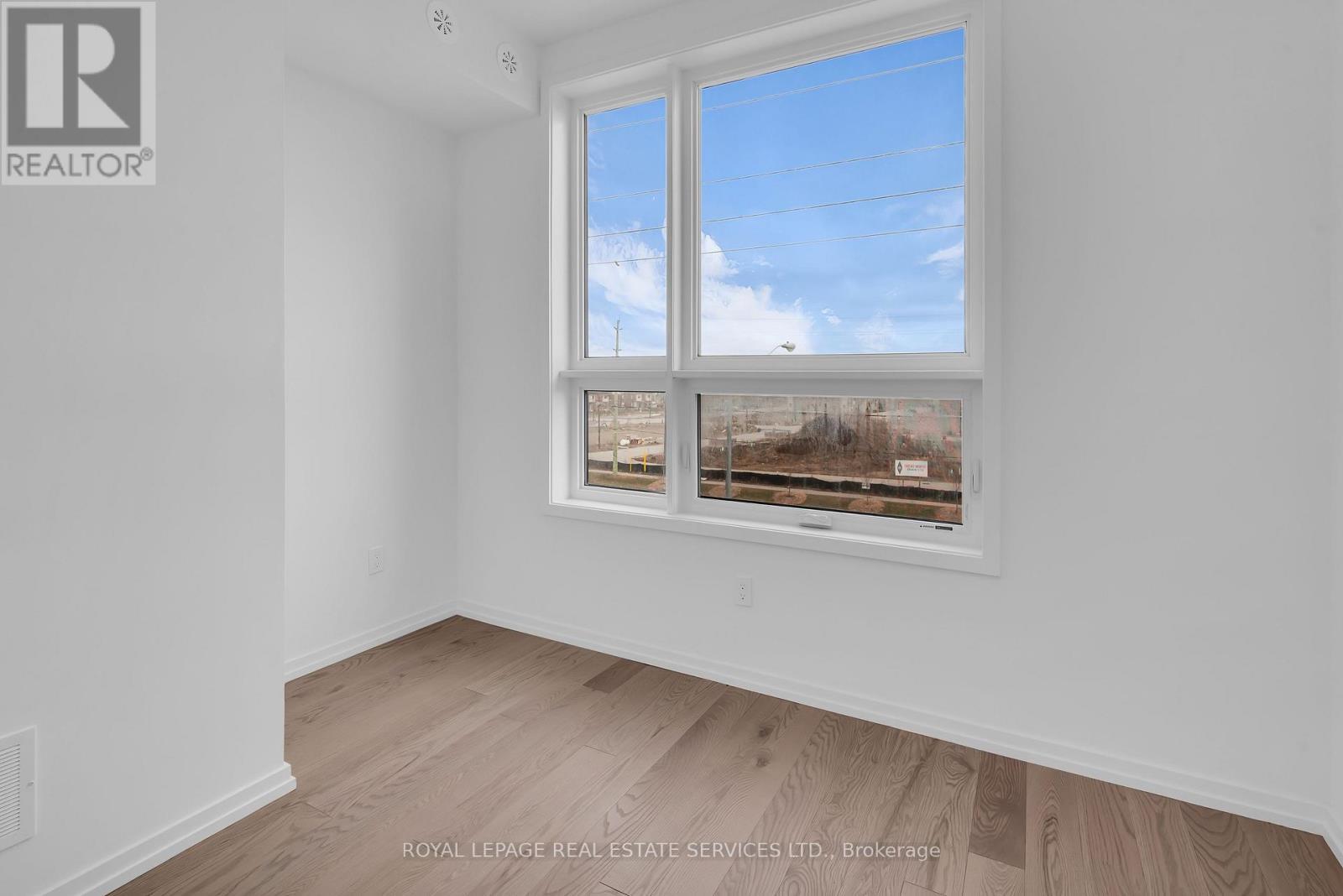 












3 - 18 LYTHAM GREEN CIRCLE

,
Newmarket,




Ontario
L3Y0H4

