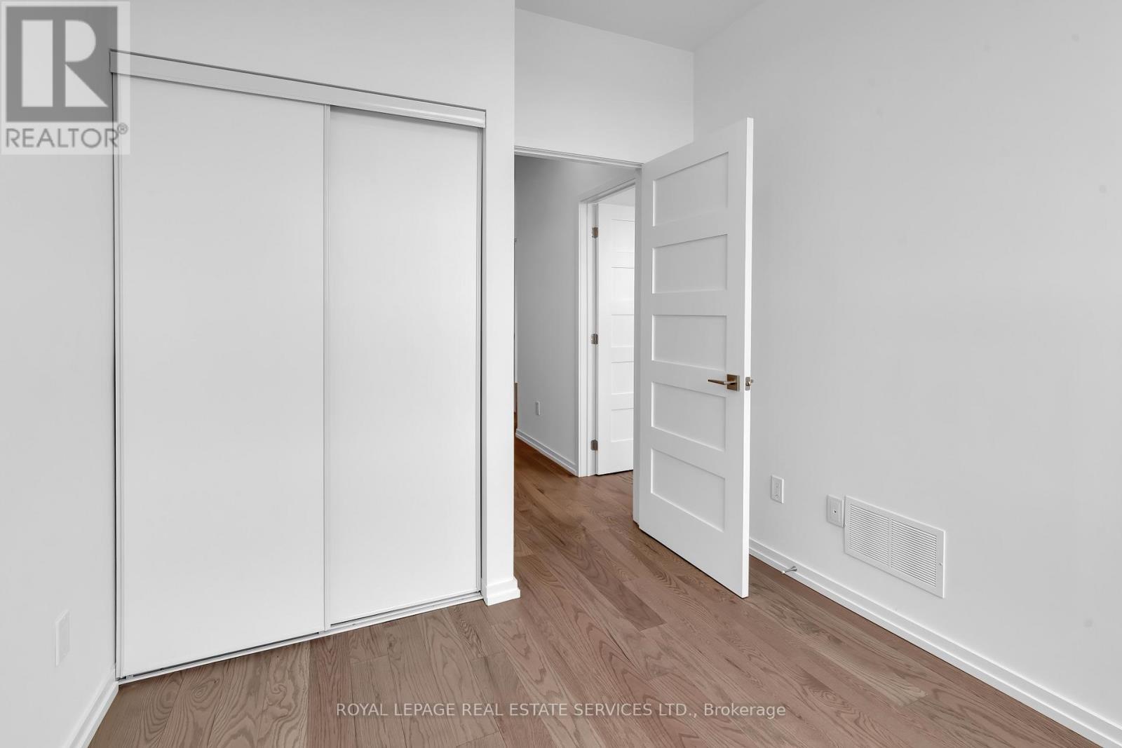 












3 - 18 LYTHAM GREEN CIRCLE

,
Newmarket,




Ontario
L3Y0H4

