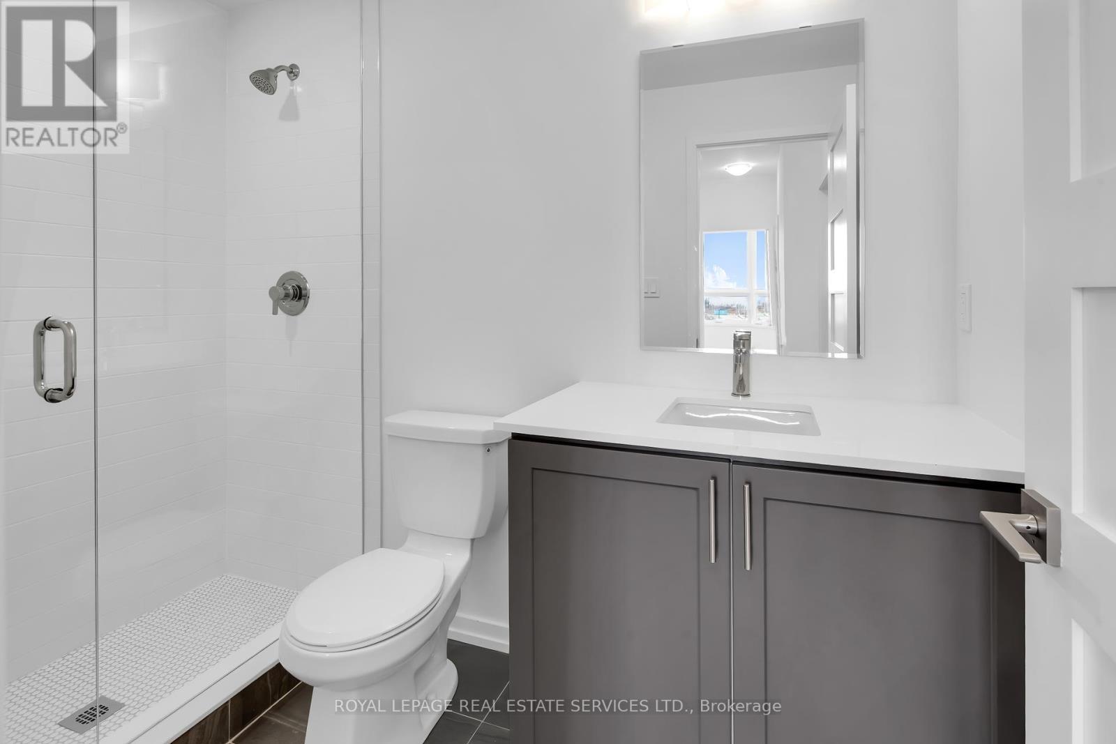 












3 - 18 LYTHAM GREEN CIRCLE

,
Newmarket,




Ontario
L3Y0H4

