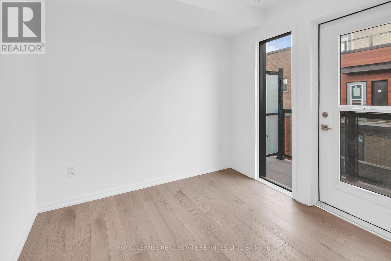 












3 - 18 LYTHAM GREEN CIRCLE

,
Newmarket,




Ontario
L3Y0H4

