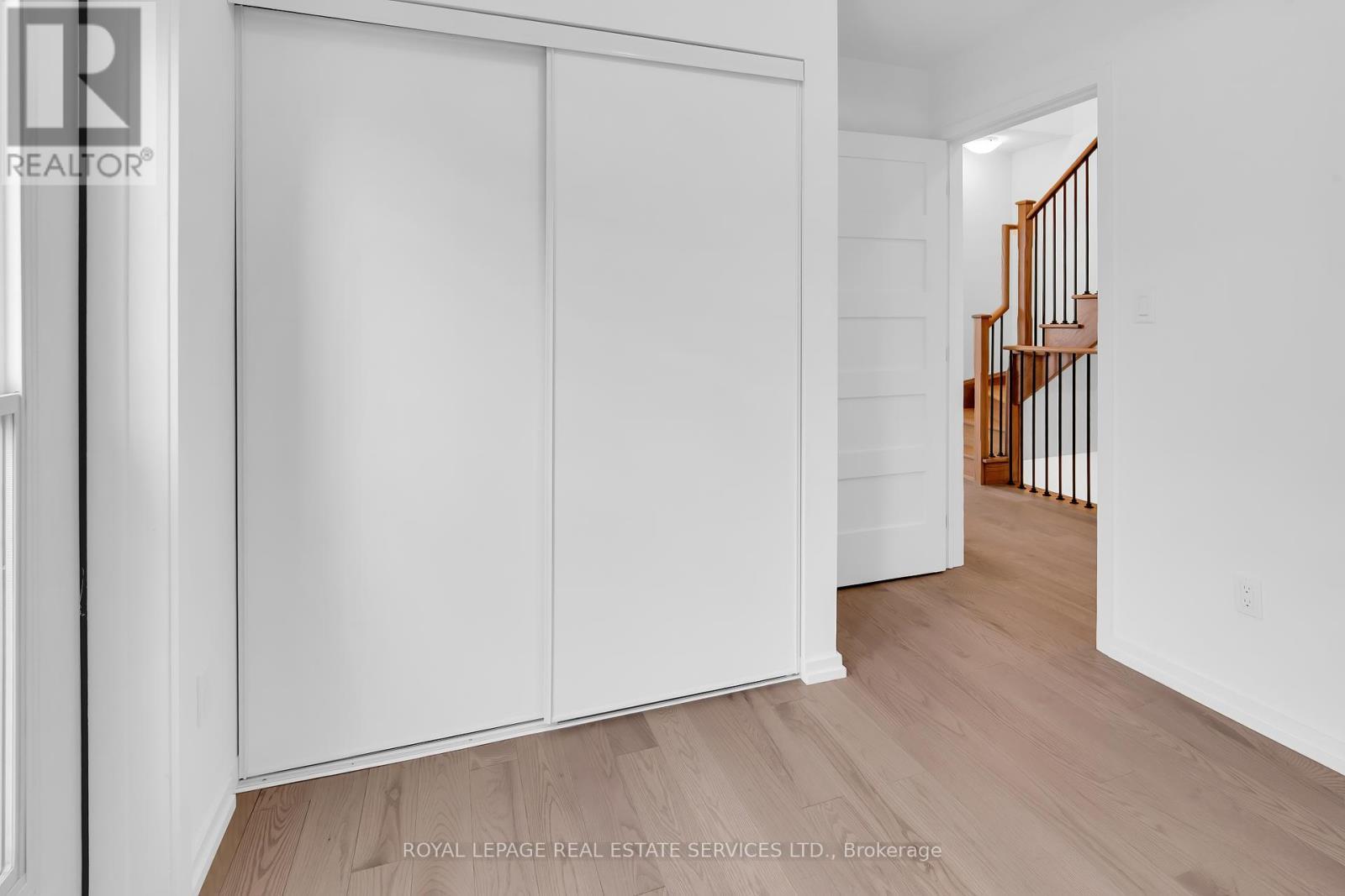 












3 - 18 LYTHAM GREEN CIRCLE

,
Newmarket,




Ontario
L3Y0H4


