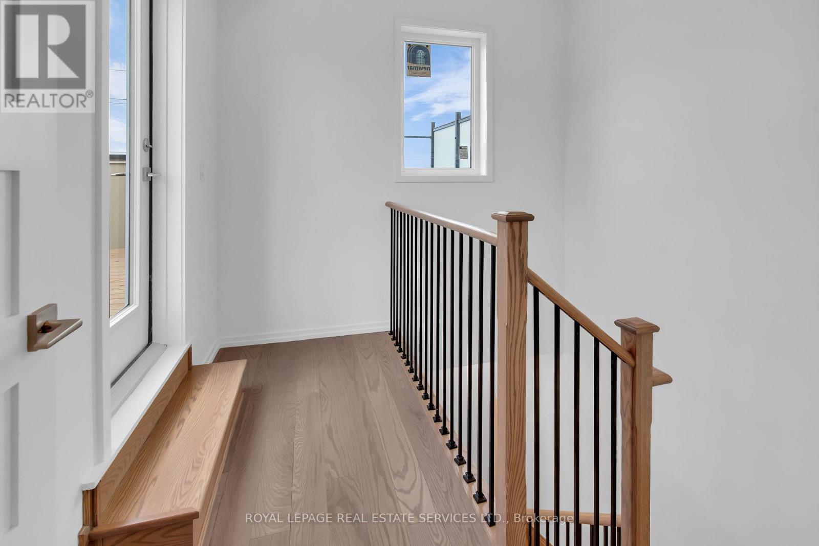 












3 - 18 LYTHAM GREEN CIRCLE

,
Newmarket,




Ontario
L3Y0H4

