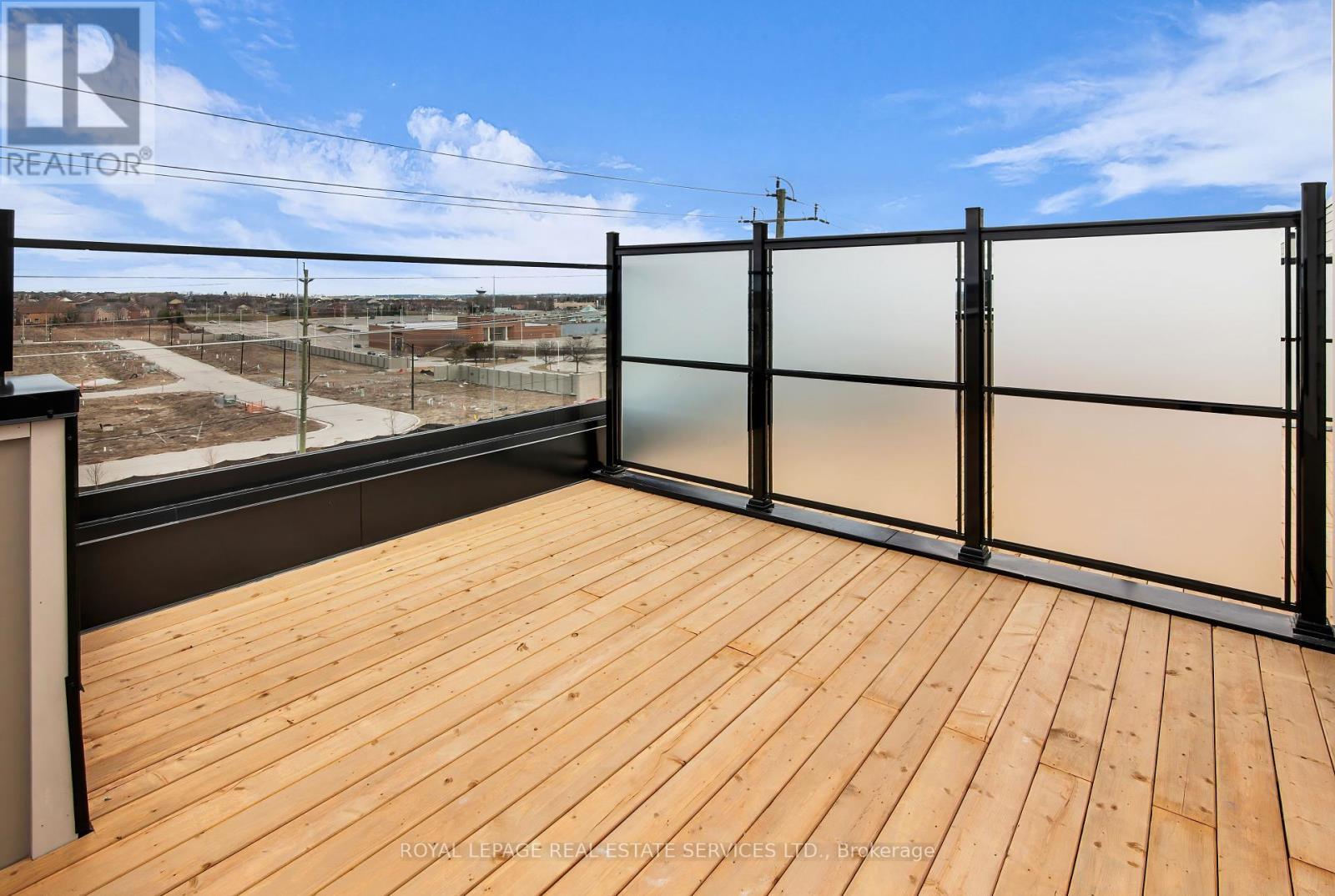 












3 - 18 LYTHAM GREEN CIRCLE

,
Newmarket,




Ontario
L3Y0H4

