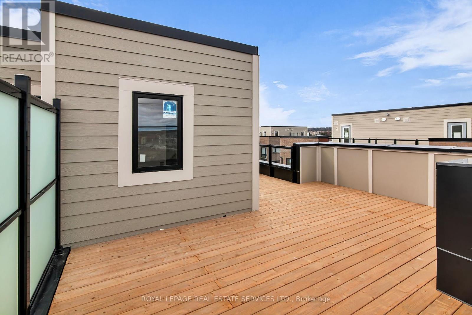 












3 - 18 LYTHAM GREEN CIRCLE

,
Newmarket,




Ontario
L3Y0H4

