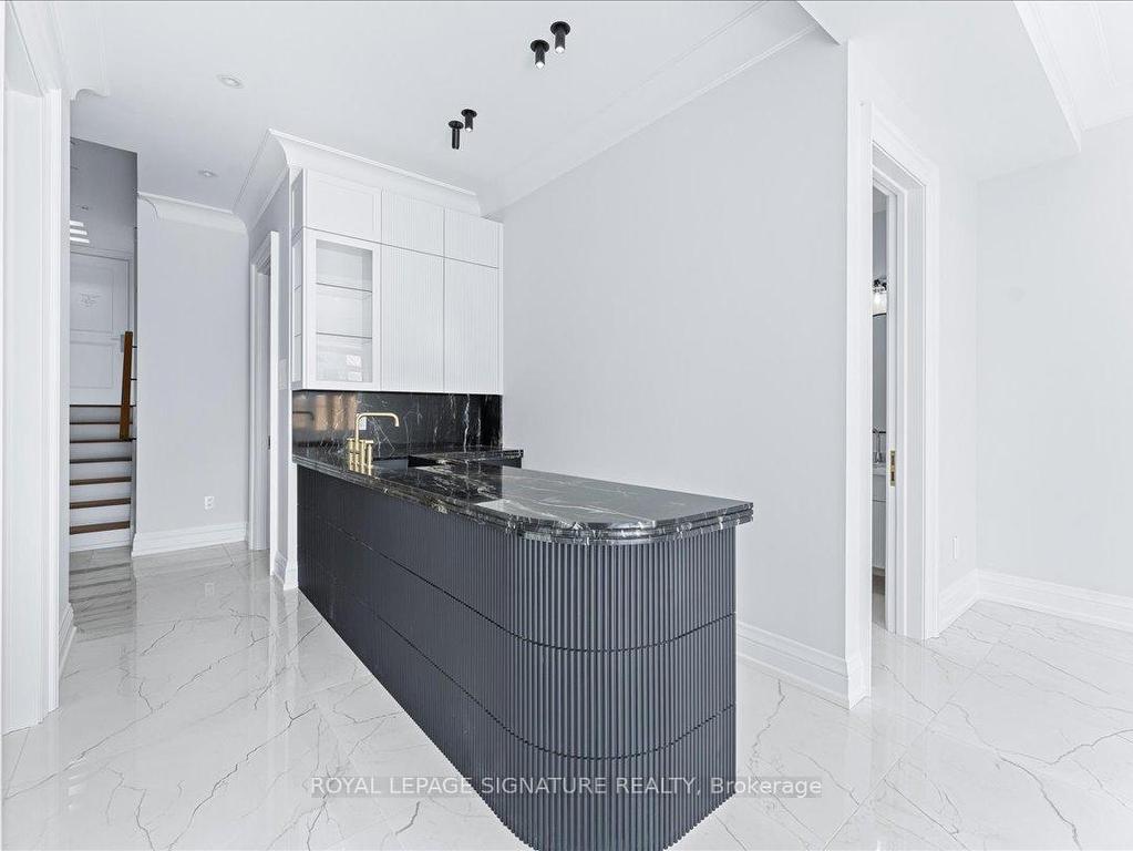 









505


Soudan

Avenue,
Toronto,




ON
M4S 1X1

