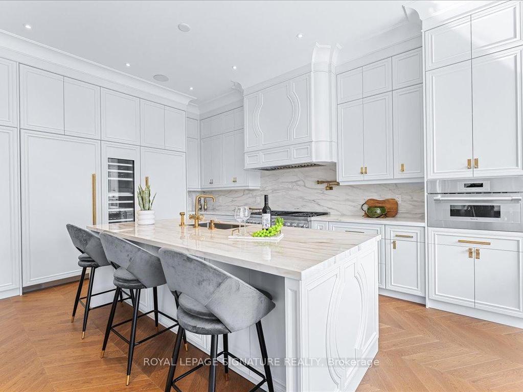 









505


Soudan

Avenue,
Toronto,




ON
M4S 1X1

