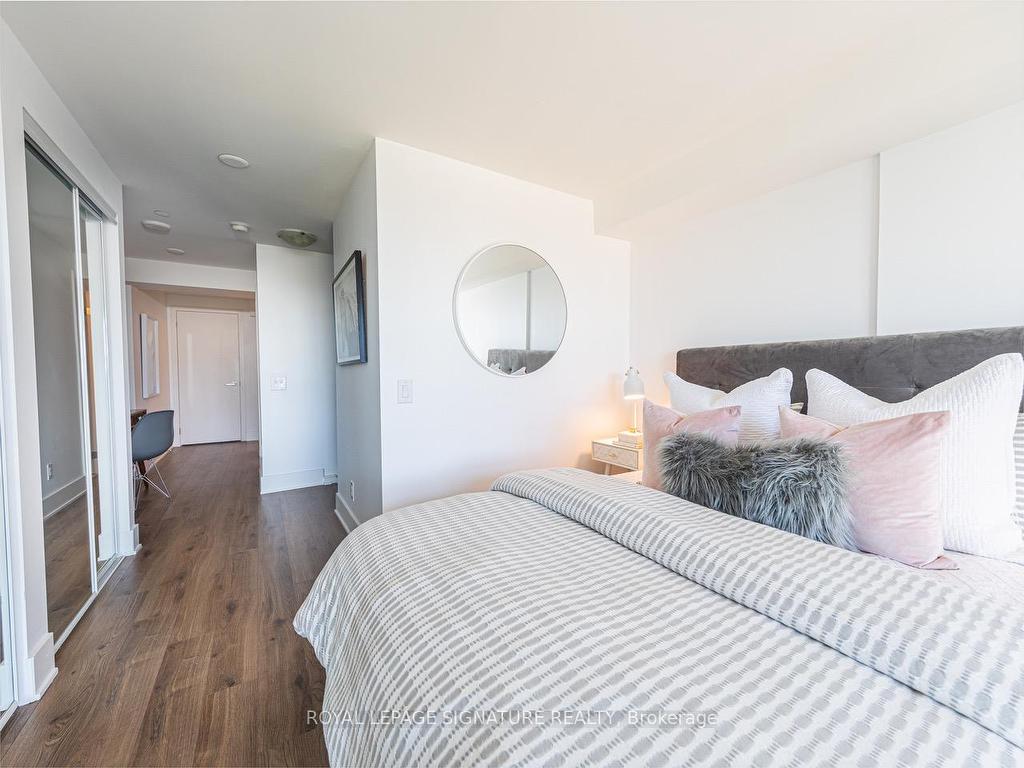 









111


St Clair

Avenue West, 925,
Toronto,




ON
M4V 1N5

