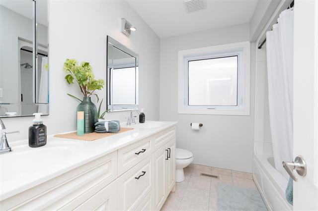 









2209


MCGREGOR FARM

RD,
East St Paul,




MB
R2E 1E9


