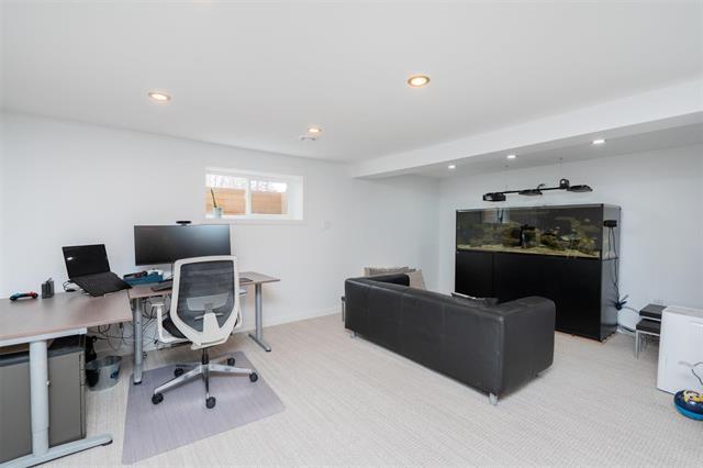









2209


MCGREGOR FARM

RD,
East St Paul,




MB
R2E 1E9

