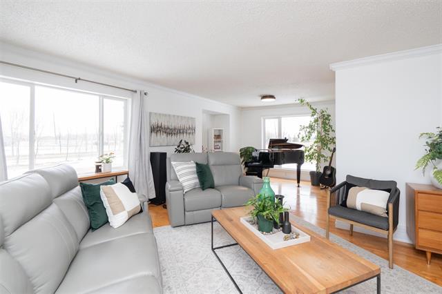 









2209


MCGREGOR FARM

RD,
East St Paul,




MB
R2E 1E9

