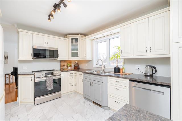 









2209


MCGREGOR FARM

RD,
East St Paul,




MB
R2E 1E9

