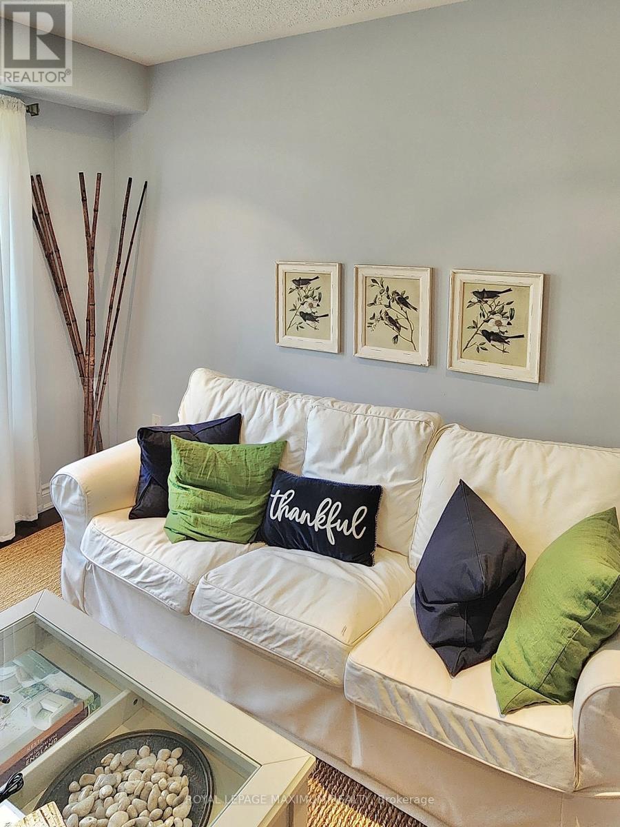 












9 FLOOK LANE

,
Toronto,




Ontario
M2R1C4

