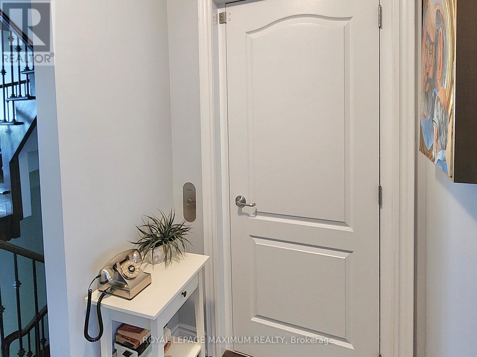 












9 FLOOK LANE

,
Toronto,




Ontario
M2R1C4

