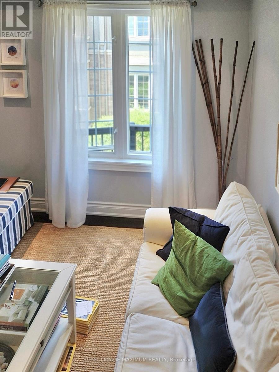 












9 FLOOK LANE

,
Toronto,




Ontario
M2R1C4

