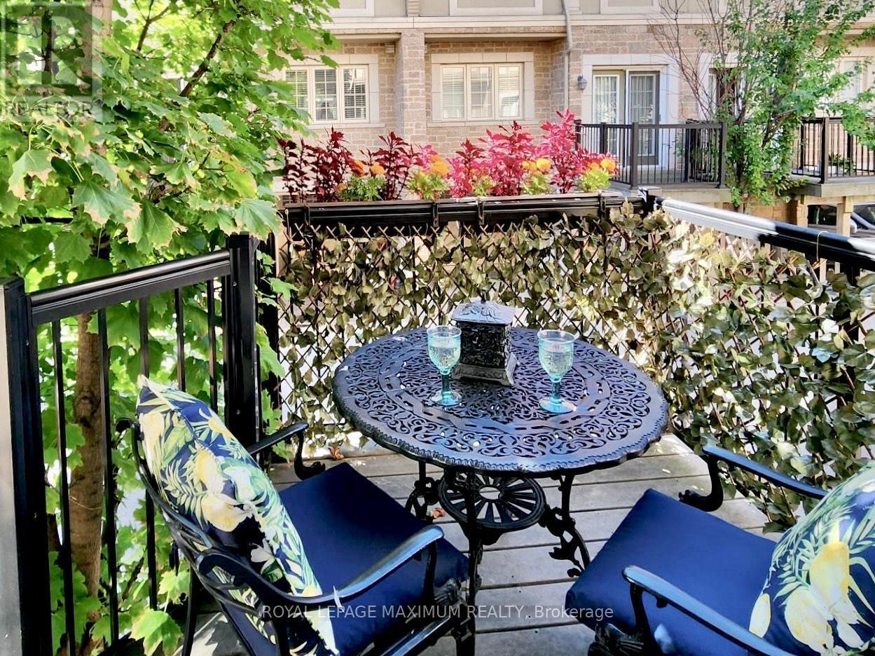 












9 FLOOK LANE

,
Toronto,




Ontario
M2R1C4


