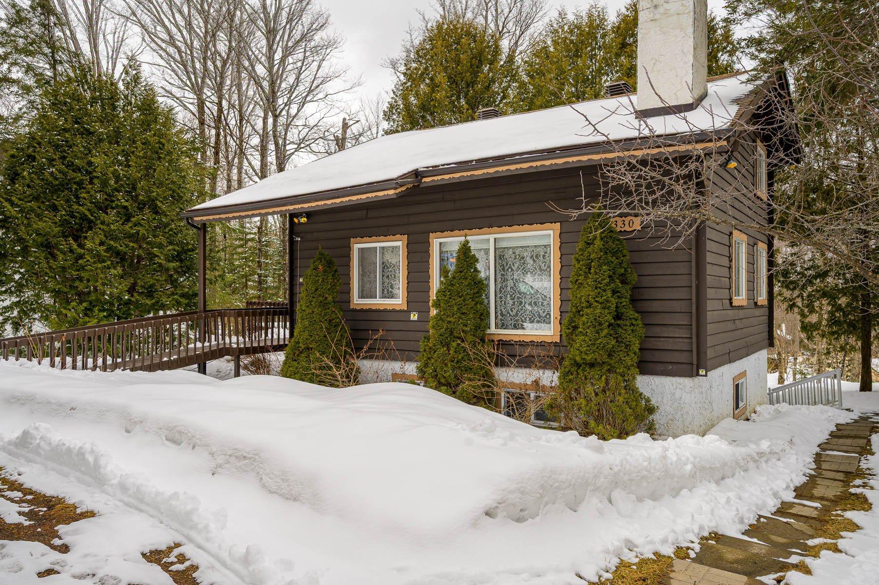 









330


Rue de l'Edelweiss

,
Sainte-Agathe-des-Monts,




QC
J8C0J9

