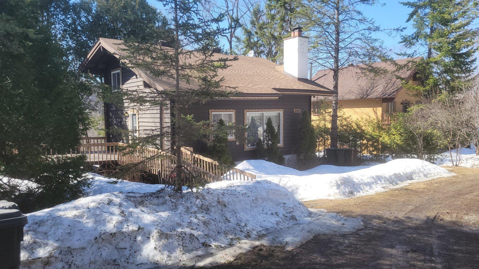 









330


Rue de l'Edelweiss

,
Sainte-Agathe-des-Monts,




QC
J8C0J9

