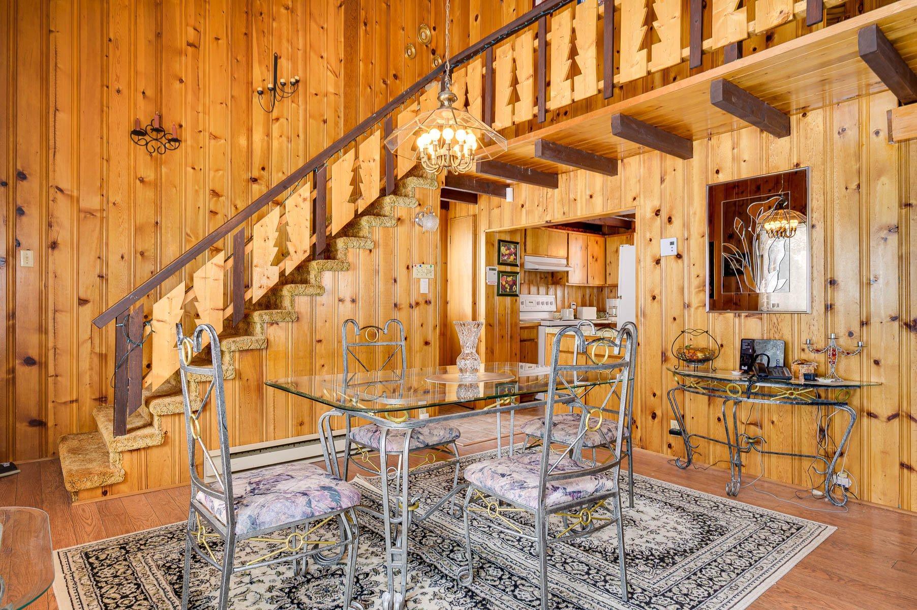 









330


Rue de l'Edelweiss

,
Sainte-Agathe-des-Monts,




QC
J8C0J9

