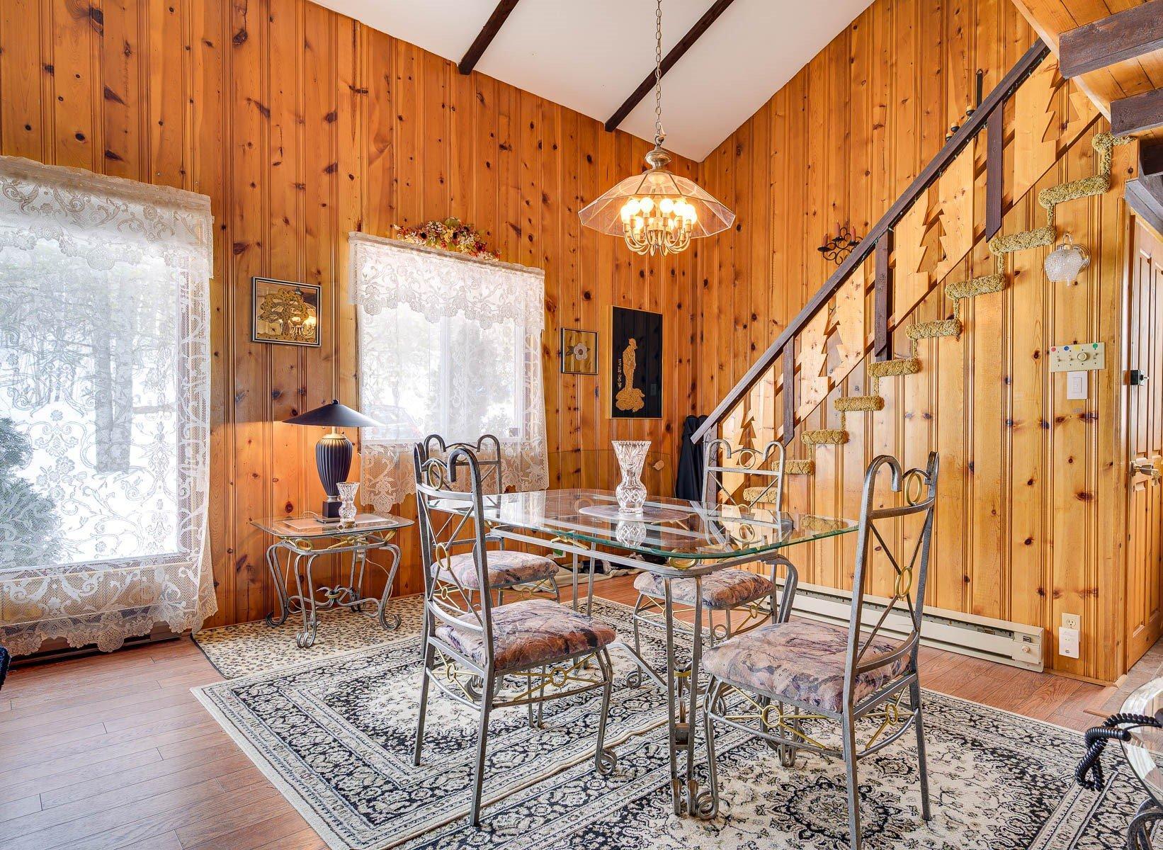 









330


Rue de l'Edelweiss

,
Sainte-Agathe-des-Monts,




QC
J8C0J9

