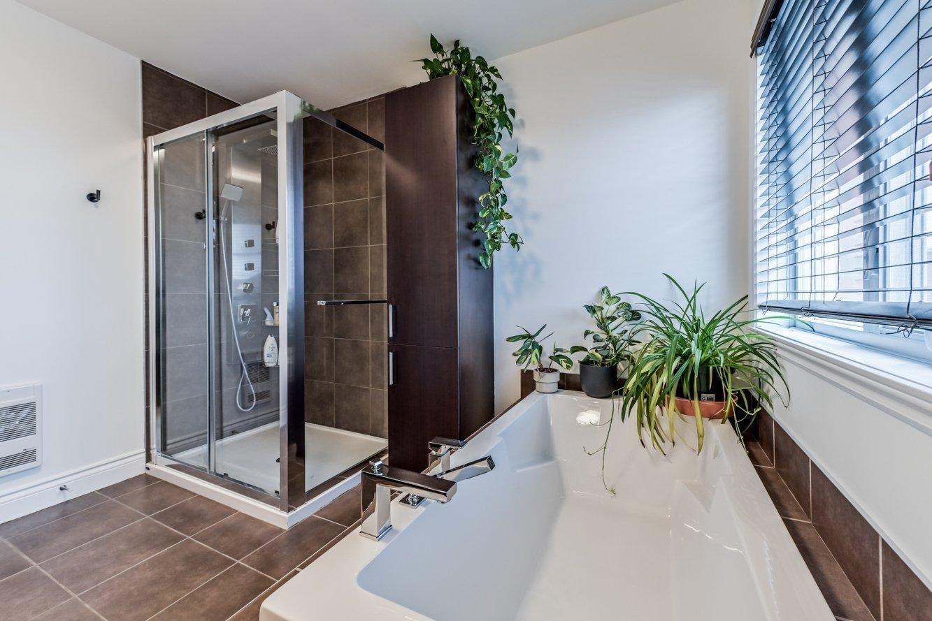 









3169


Rue Charles-Lacoste

, 8,
Longueuil (Saint-Hubert),




QC
J3Y0G2

