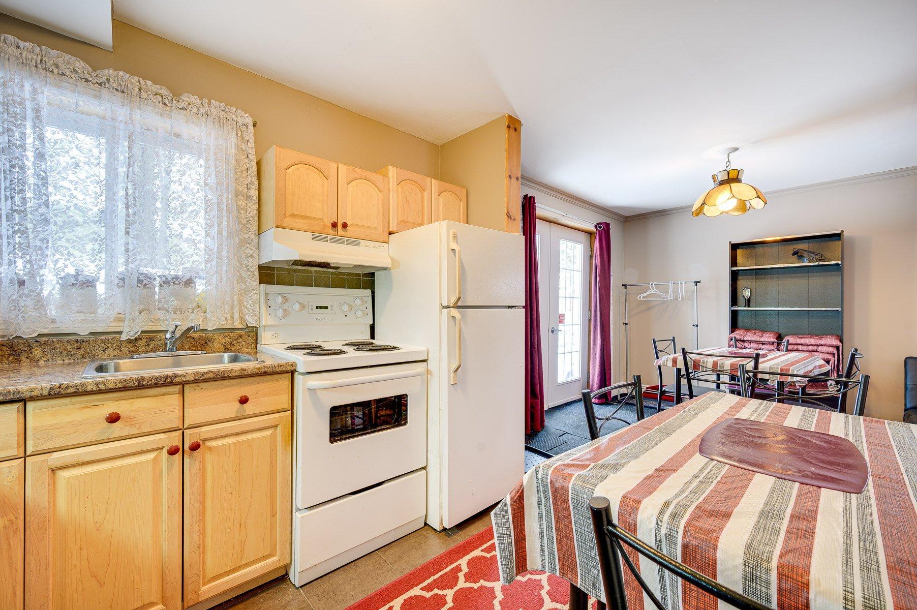 









330Z

 - 330AZ


Rue de l'Edelweiss

,
Sainte-Agathe-des-Monts,




QC
J8C0J9

