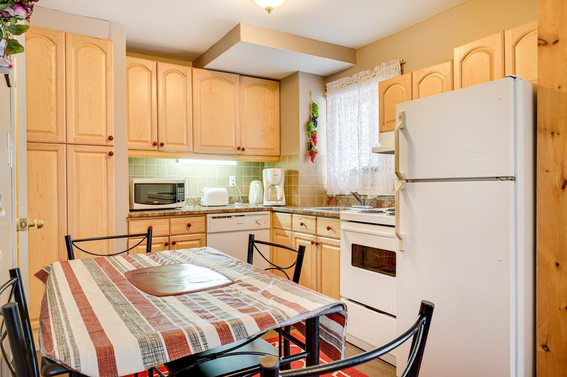 









330Z

 - 330AZ


Rue de l'Edelweiss

,
Sainte-Agathe-des-Monts,




QC
J8C0J9

