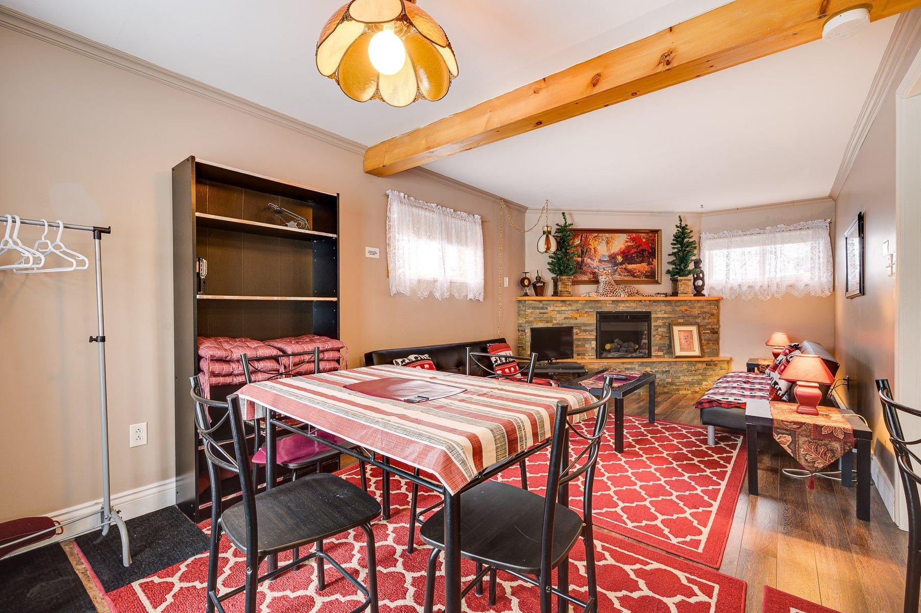 









330Z

 - 330AZ


Rue de l'Edelweiss

,
Sainte-Agathe-des-Monts,




QC
J8C0J9

