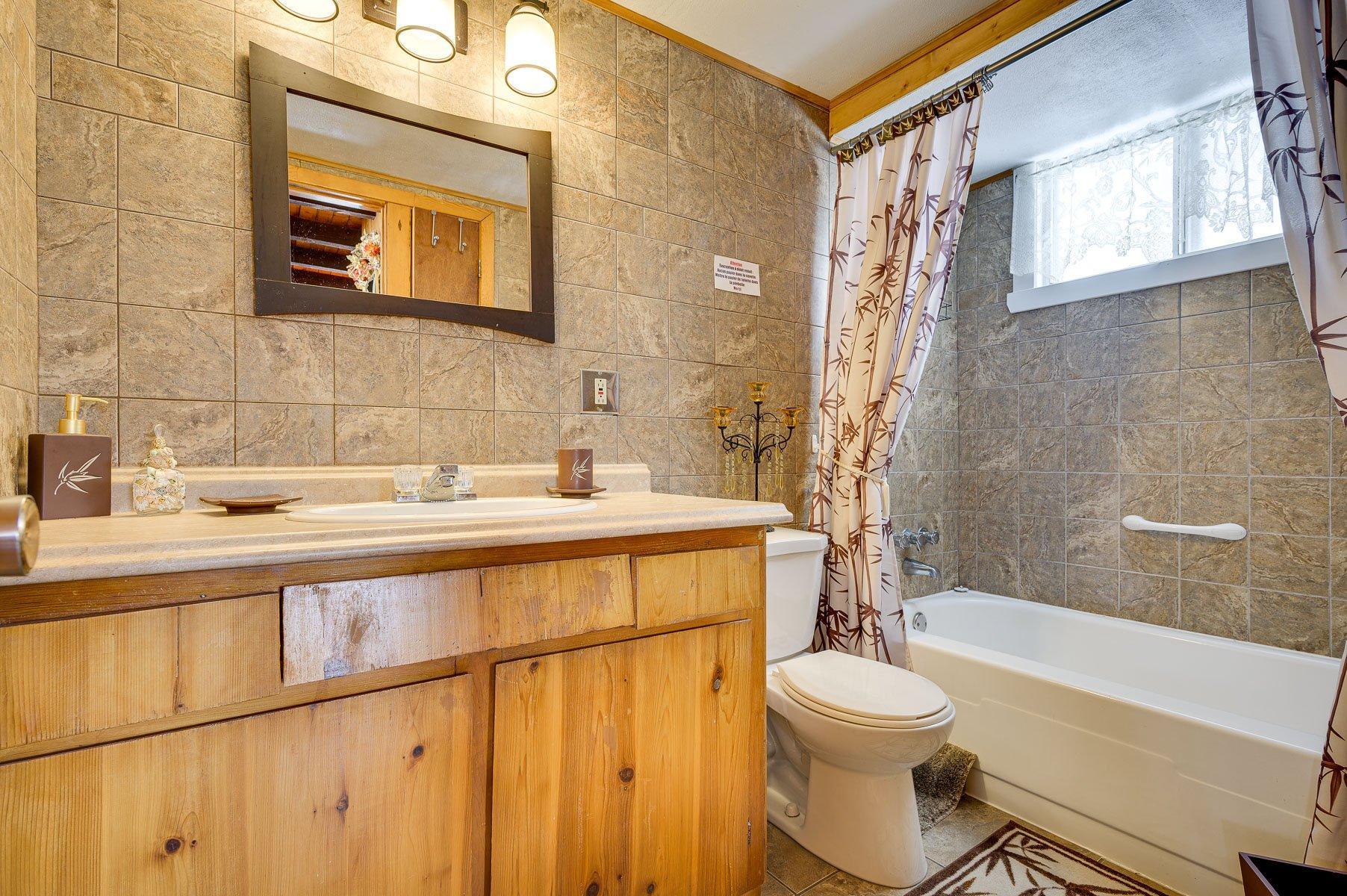 









330Z

 - 330AZ


Rue de l'Edelweiss

,
Sainte-Agathe-des-Monts,




QC
J8C0J9

