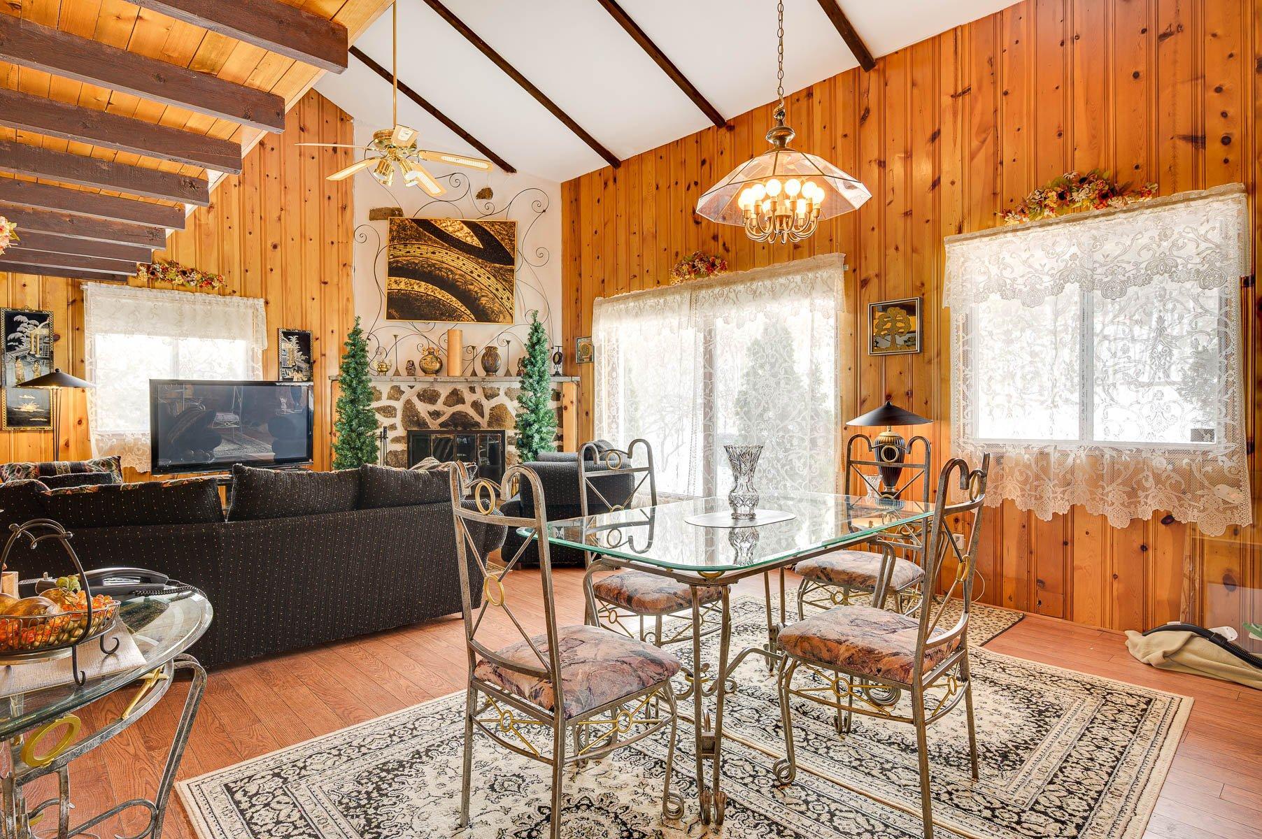 









330Z

 - 330AZ


Rue de l'Edelweiss

,
Sainte-Agathe-des-Monts,




QC
J8C0J9

