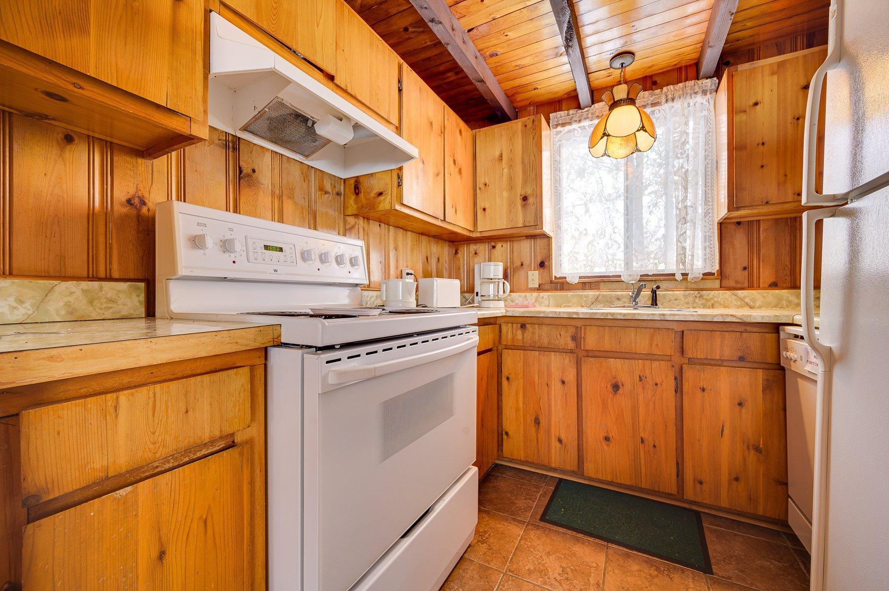 









330Z

 - 330AZ


Rue de l'Edelweiss

,
Sainte-Agathe-des-Monts,




QC
J8C0J9

