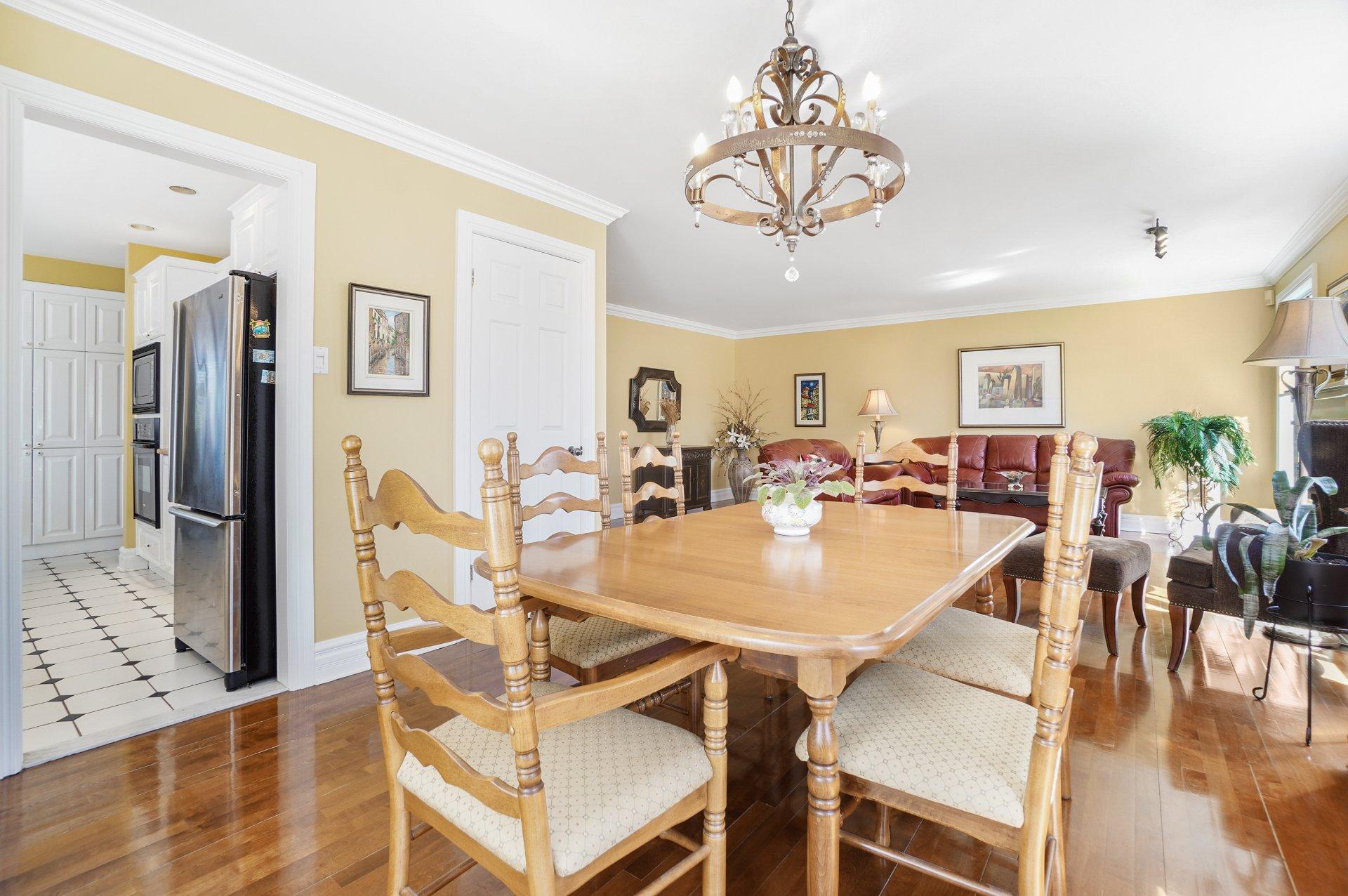 









8455


Av. Oregon

,
Brossard,




QC
J4Y2L4

