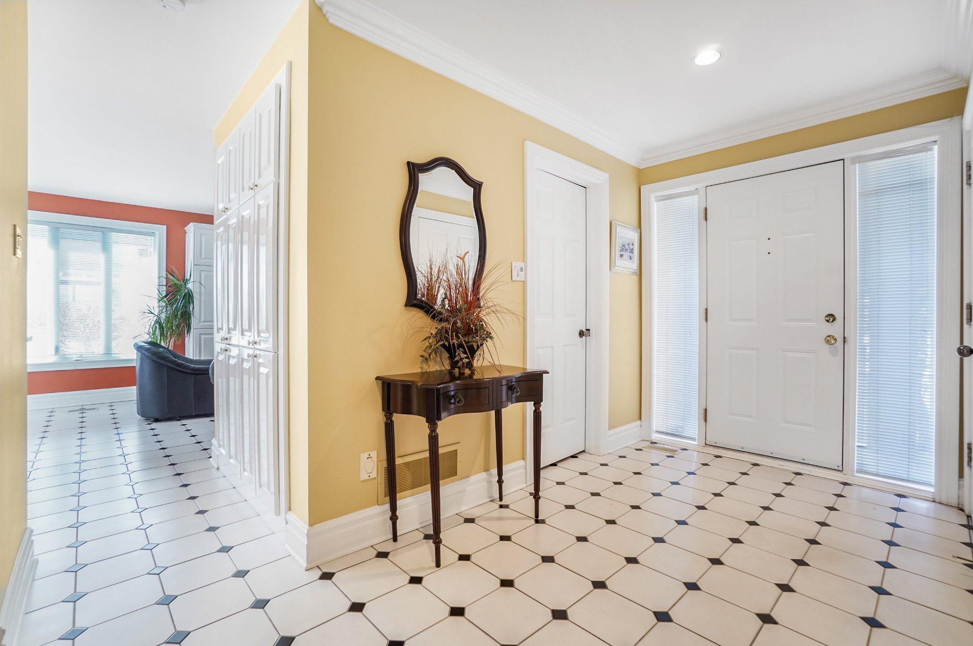 









8455


Av. Oregon

,
Brossard,




QC
J4Y2L4

