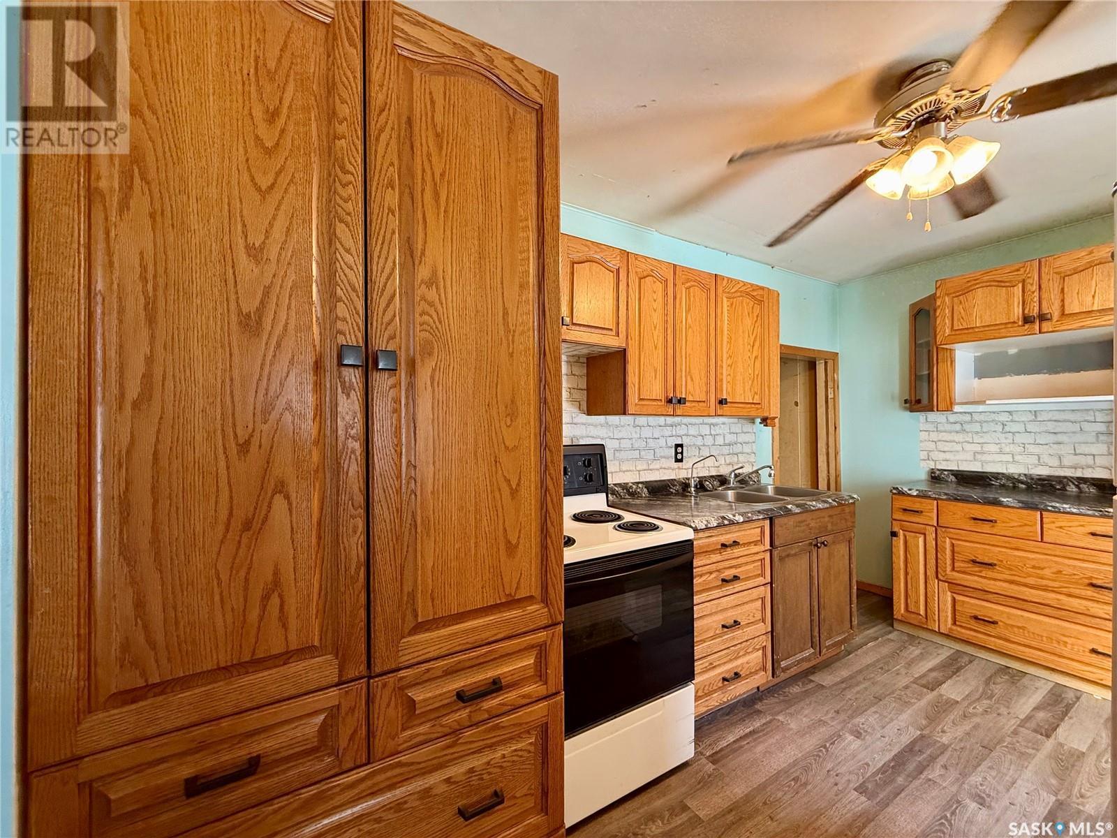 












229 Collins AVENUE

,
Springside,




Saskatchewan
S0A3V0

