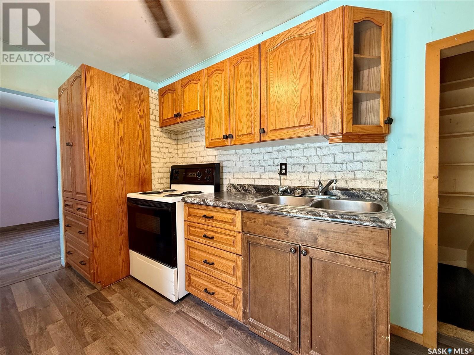 












229 Collins AVENUE

,
Springside,




Saskatchewan
S0A3V0


