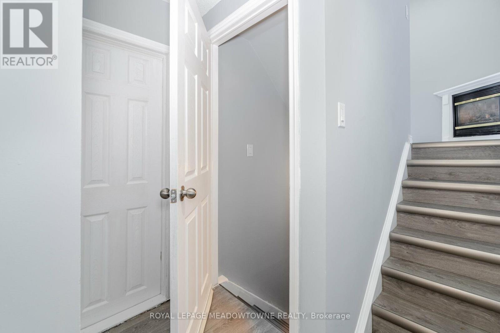 












42 - 11 HARRISFORD STREET

,
Hamilton,




Ontario
L8K6L7

