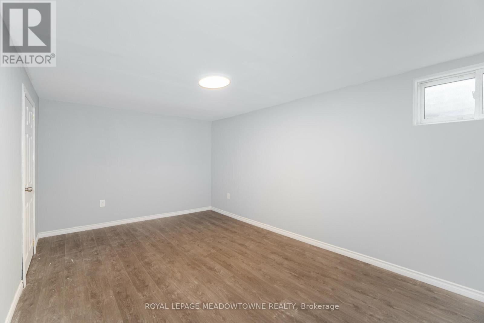 












42 - 11 HARRISFORD STREET

,
Hamilton,




Ontario
L8K6L7

