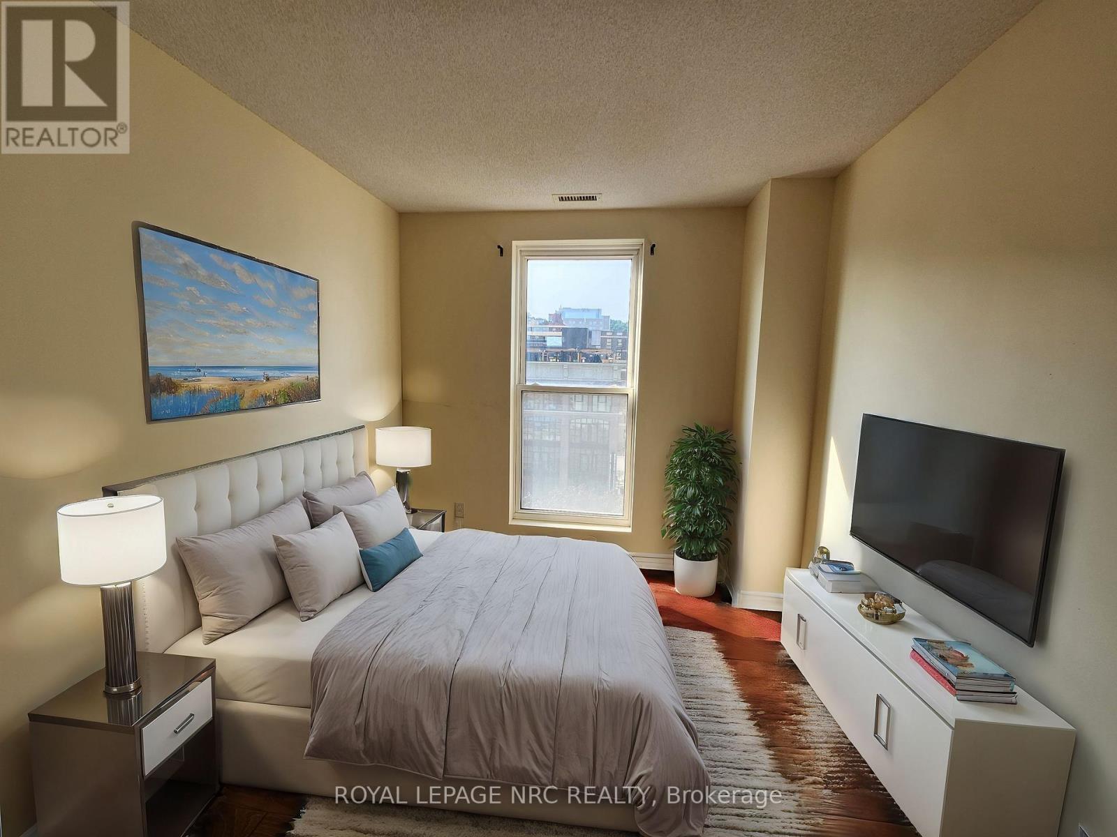 












812 - 135 JAMES STREET S

,
Hamilton (Corktown),




Ontario
L8P2Z6

