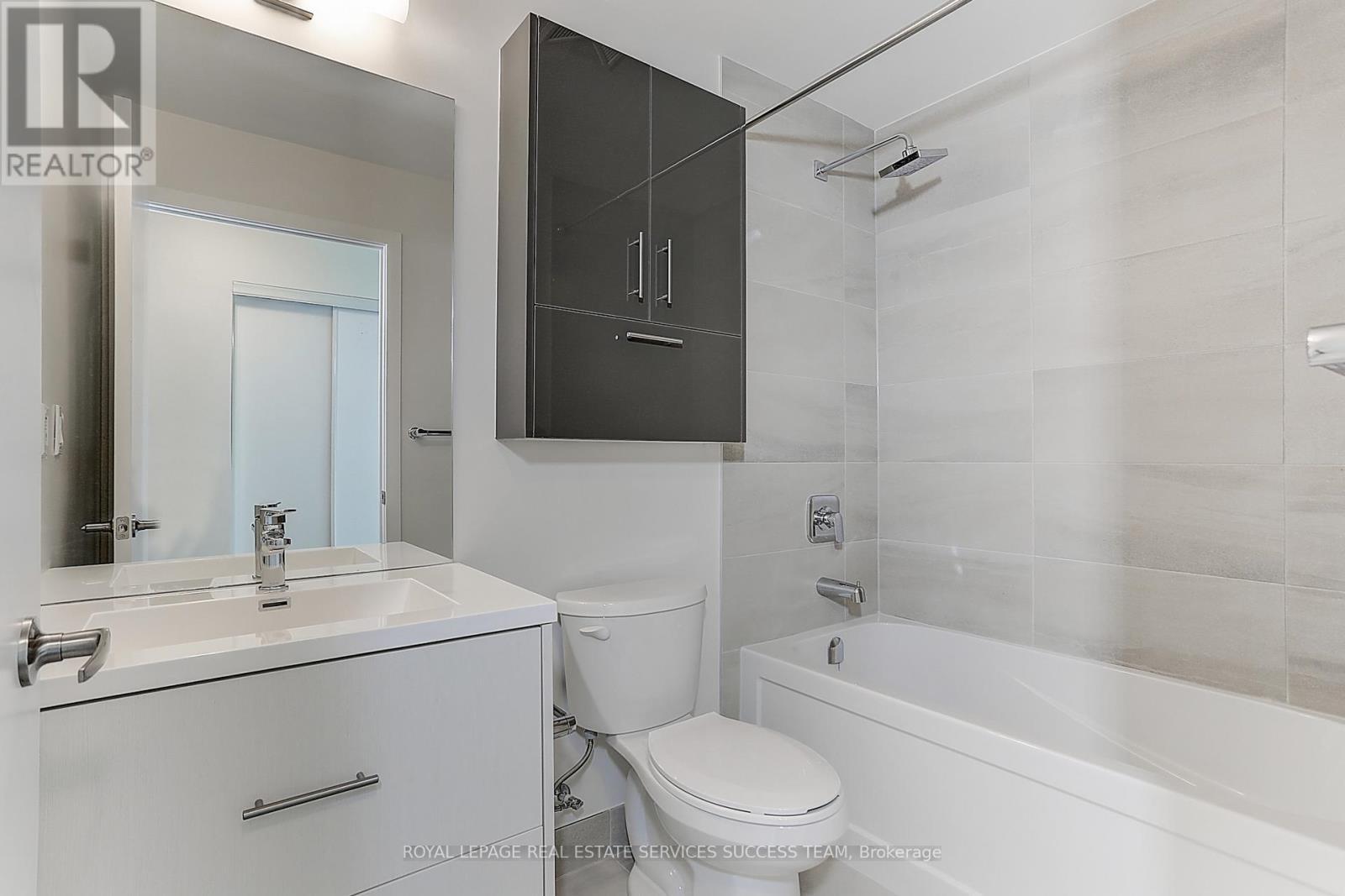 












1707 - 188 FAIRVIEW MALL DRIVE

,
Toronto,




Ontario
M2J0H7

