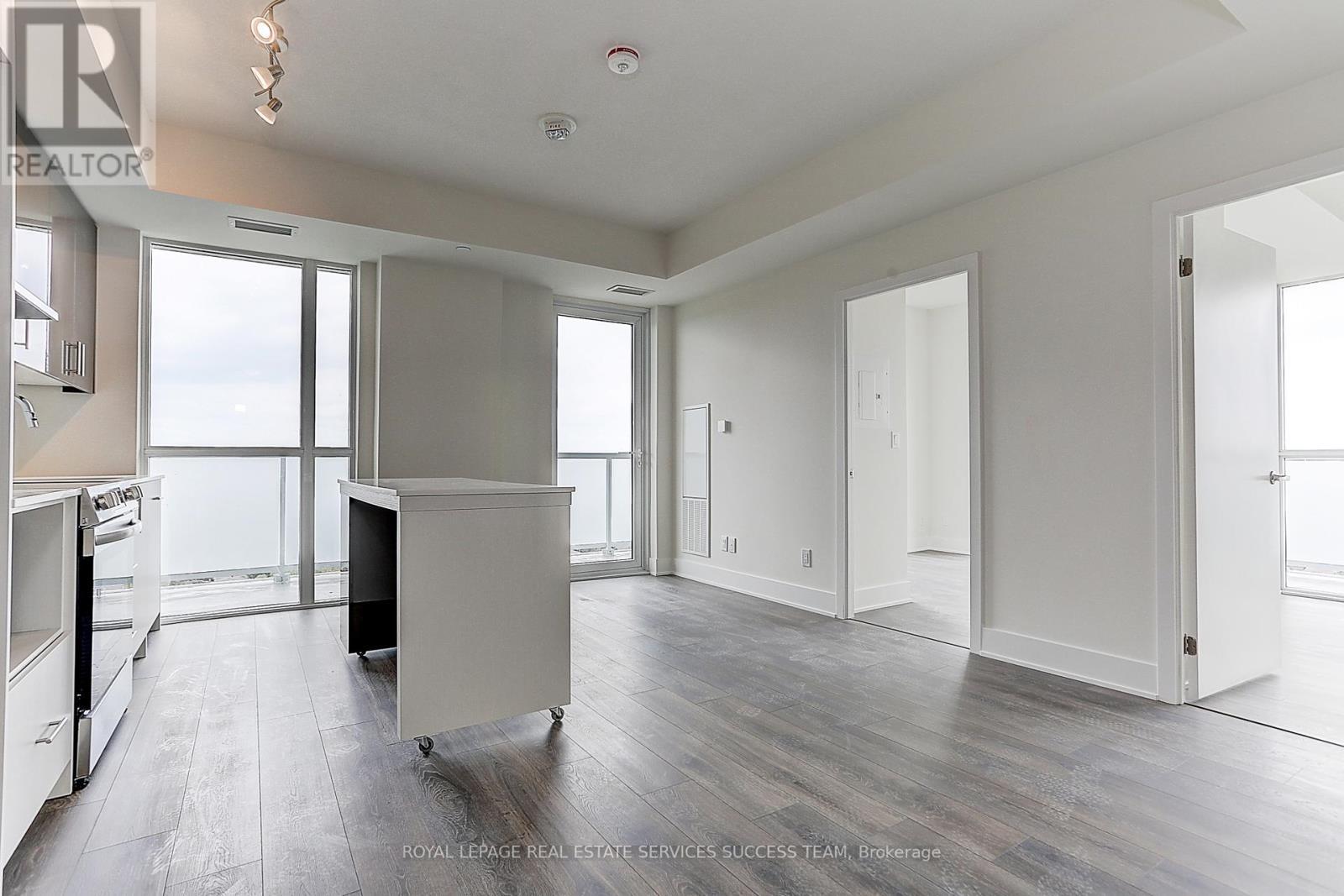 












1707 - 188 FAIRVIEW MALL DRIVE

,
Toronto,




Ontario
M2J0H7

