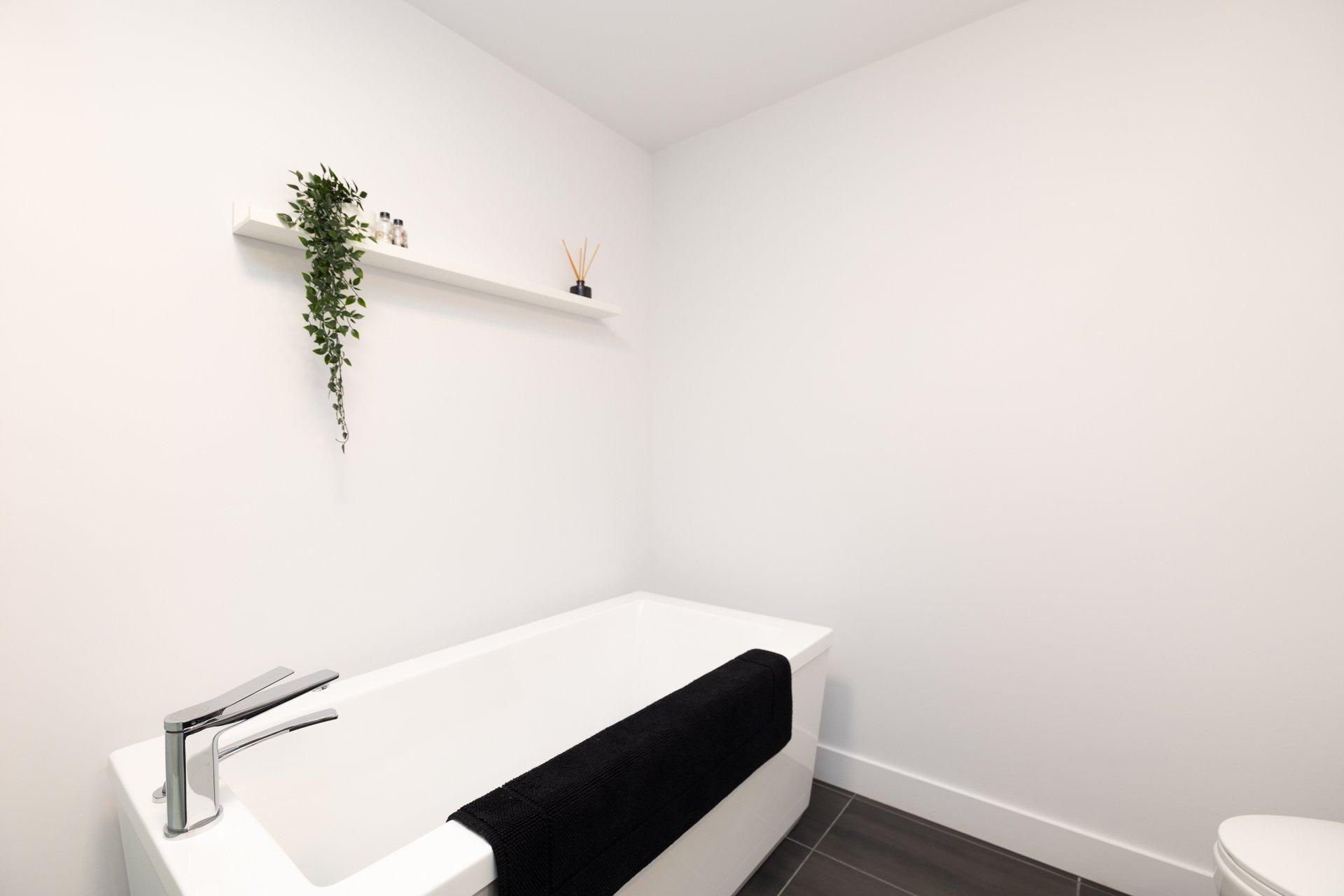 









60


Rue Toe-Blake

, 303,
Vaudreuil-Dorion,




QC
J7V3R6

