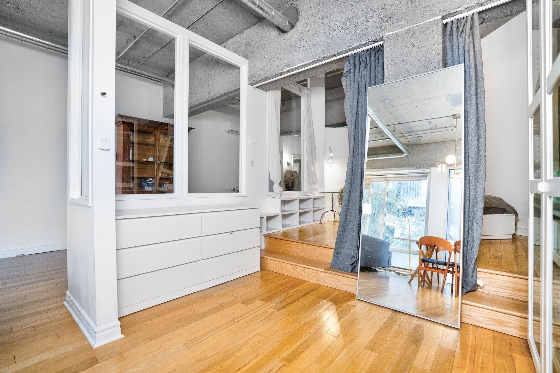 









1200


Rue St-Alexandre

, 230,
Montréal (Ville-Marie),




QC
H3B3H5

