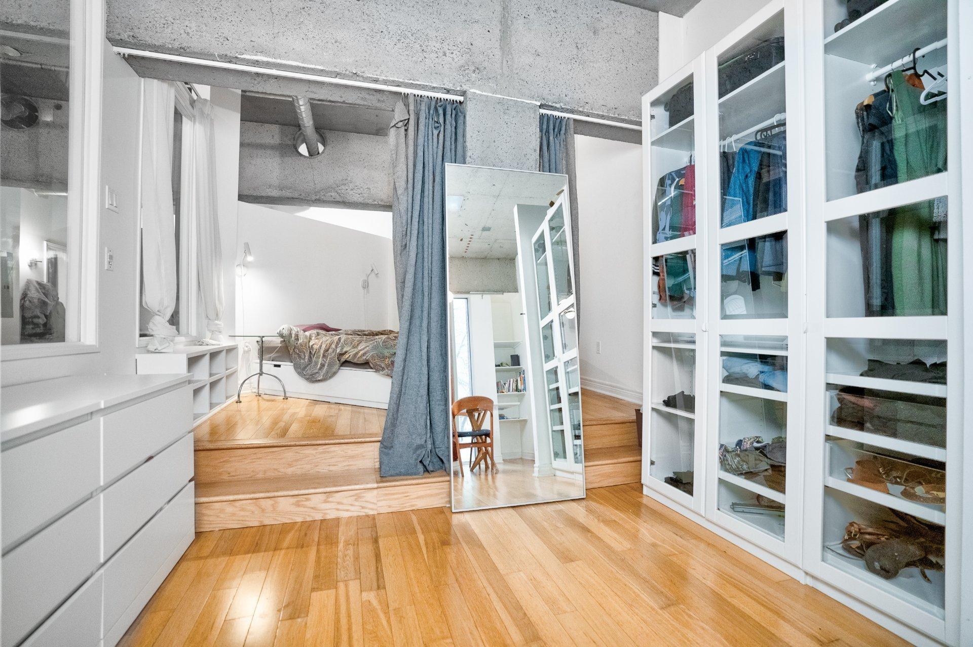 









1200


Rue St-Alexandre

, 230,
Montréal (Ville-Marie),




QC
H3B3H5

