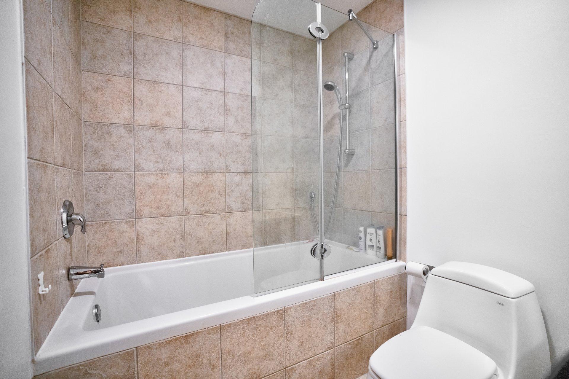 









1200


Rue St-Alexandre

, 230,
Montréal (Ville-Marie),




QC
H3B3H5

