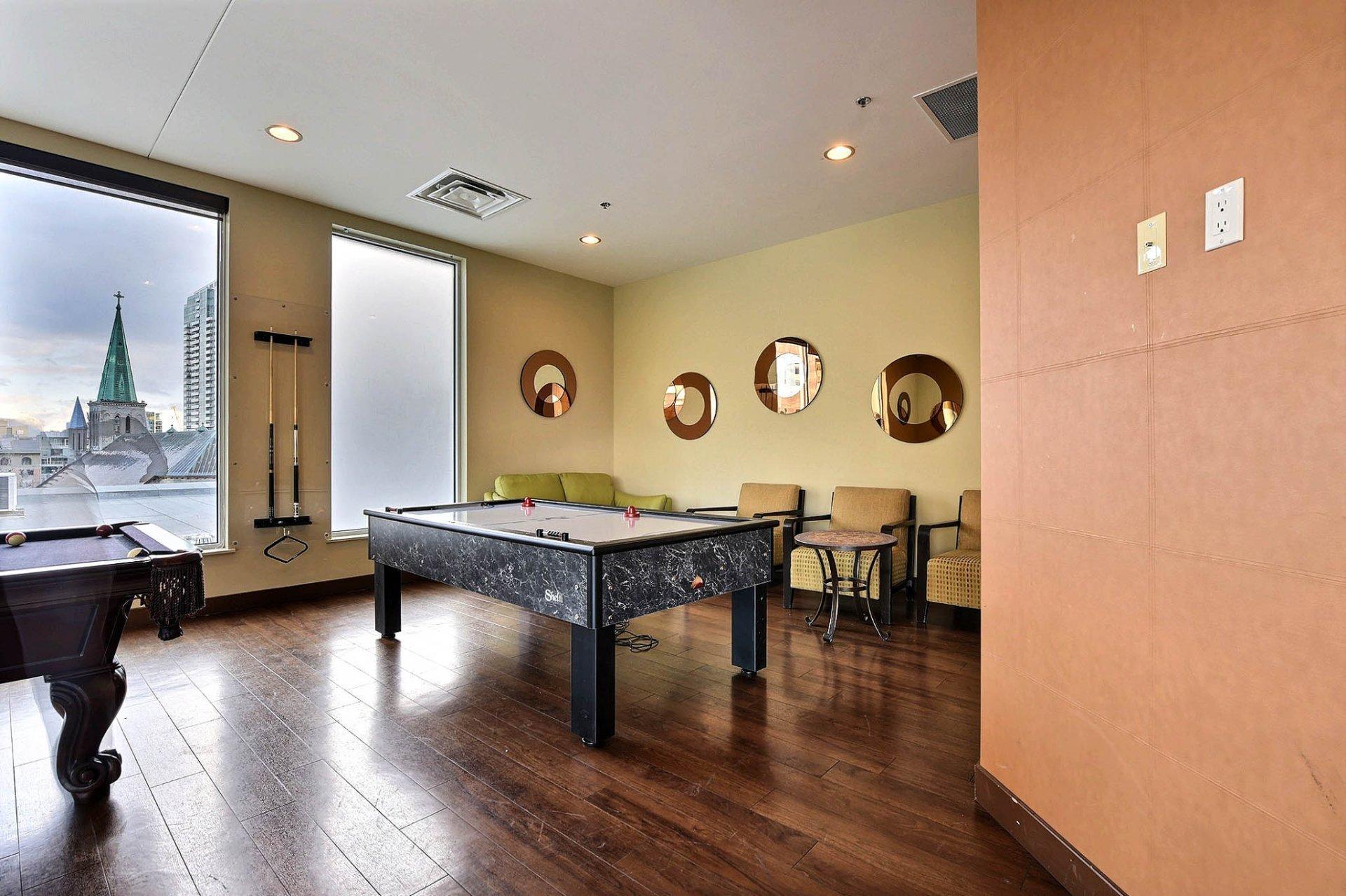 









1200


Rue St-Alexandre

, 230,
Montréal (Ville-Marie),




QC
H3B3H5

