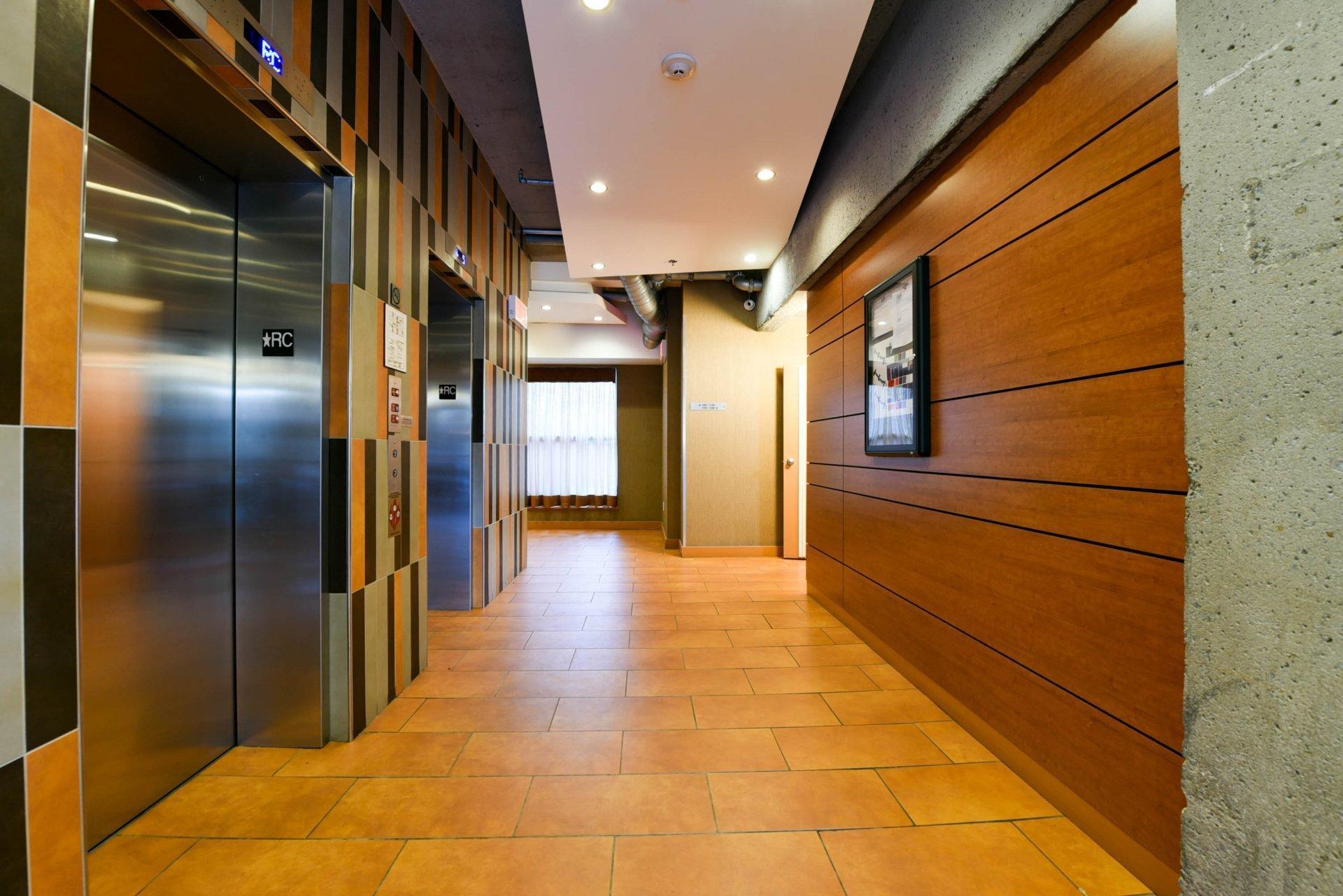 









1200


Rue St-Alexandre

, 230,
Montréal (Ville-Marie),




QC
H3B3H5


