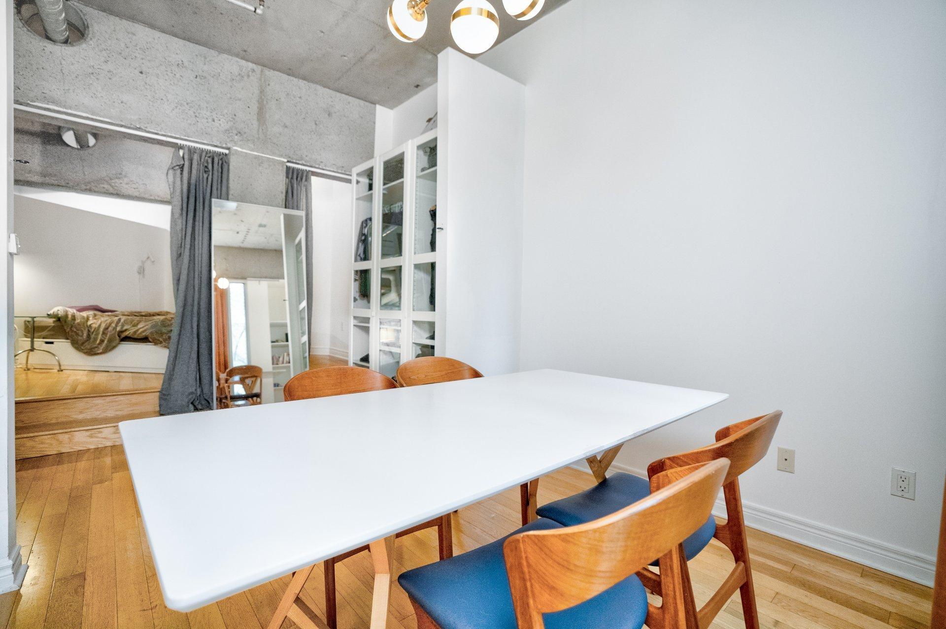 









1200


Rue St-Alexandre

, 230,
Montréal (Ville-Marie),




QC
H3B3H5

