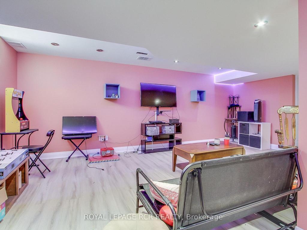 









1996


Prince

Court,
Innisfil,




ON
L9S 0E7

