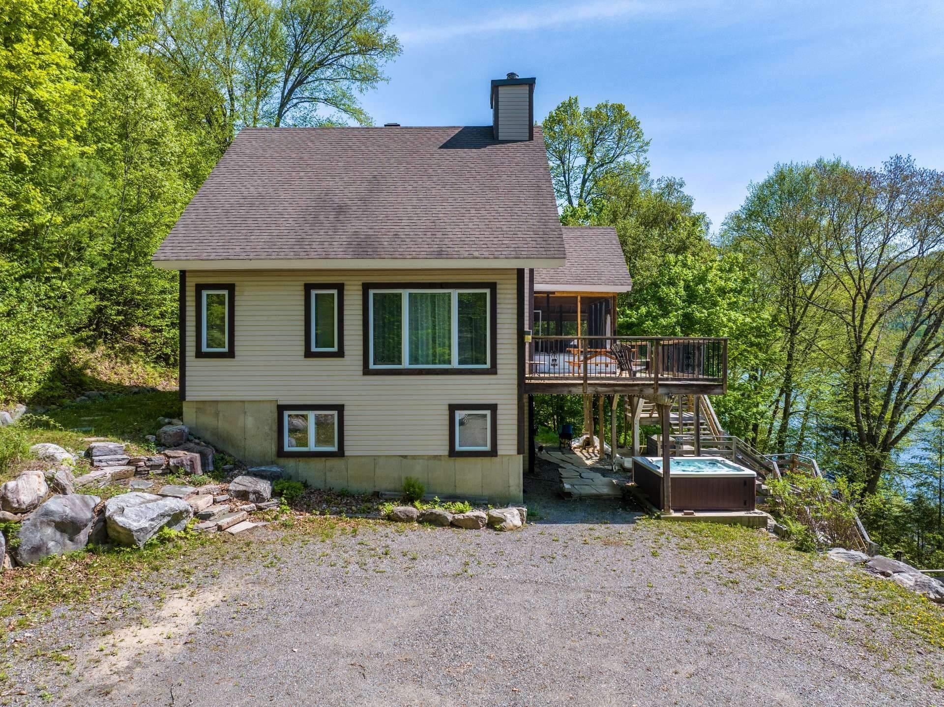 









205


Ch. des Aigles

,
Nominingue,




QC
J0W1R0

